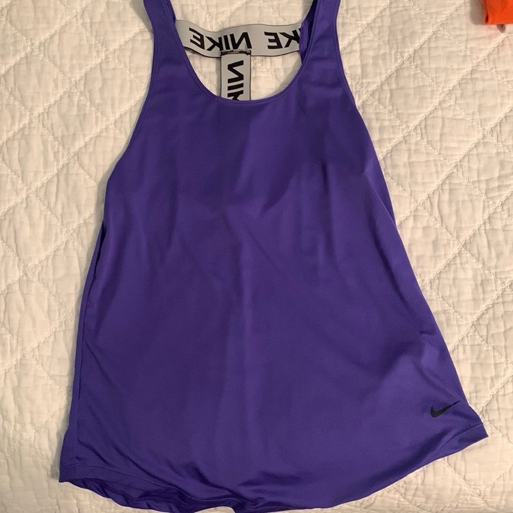 nike tank top size small